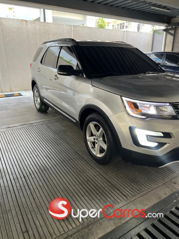 2016 Ford Explorer XLT — foto 2 / 12