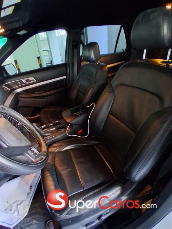 2016 Ford Explorer XLT — foto 4 / 12