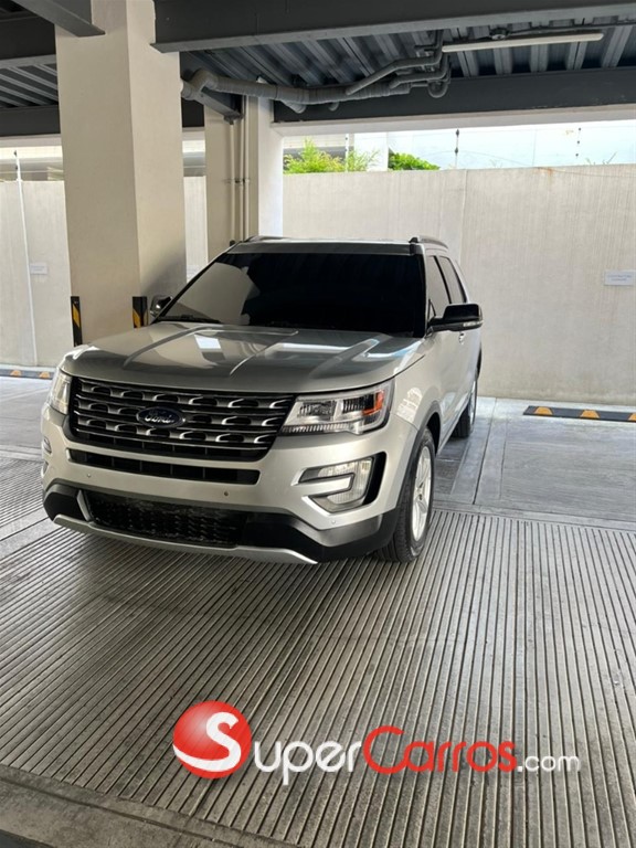 2016 Ford Explorer XLT — foto 6 / 12