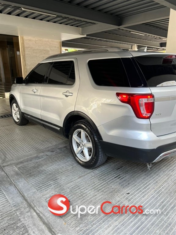 2016 Ford Explorer XLT — foto 7 / 12