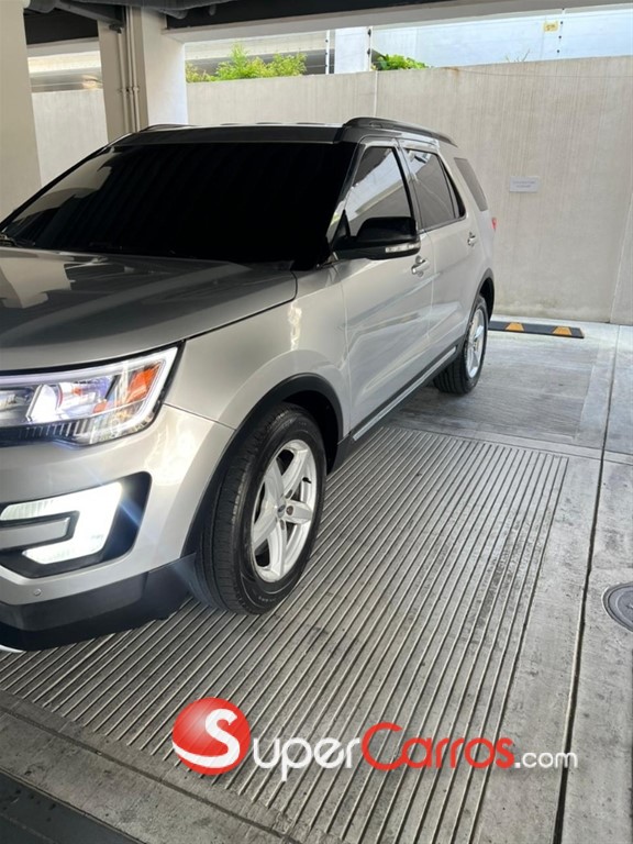 2016 Ford Explorer XLT — foto 8 / 12
