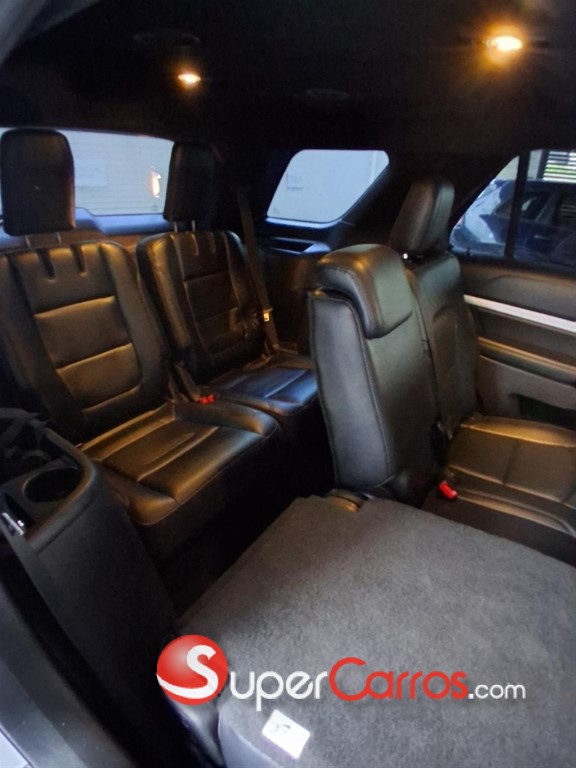 2016 Ford Explorer XLT — foto 9 / 12
