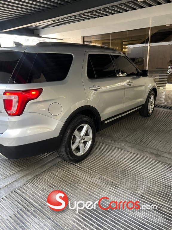 2016 Ford Explorer XLT — foto 10 / 12