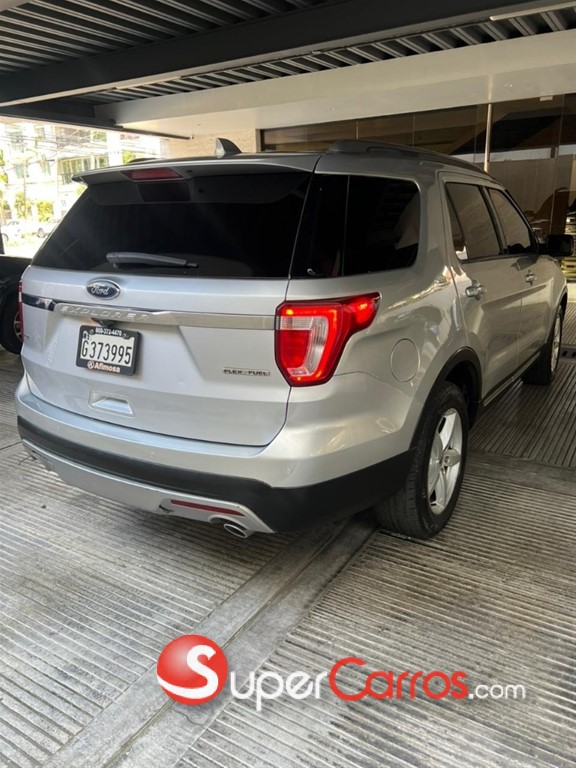 2016 Ford Explorer XLT — foto 11 / 12