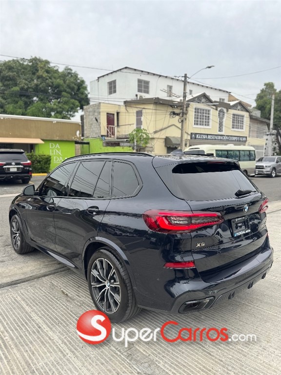 2021 BMW X 5 M Performance X-DRIVE 50i — foto 6 / 12