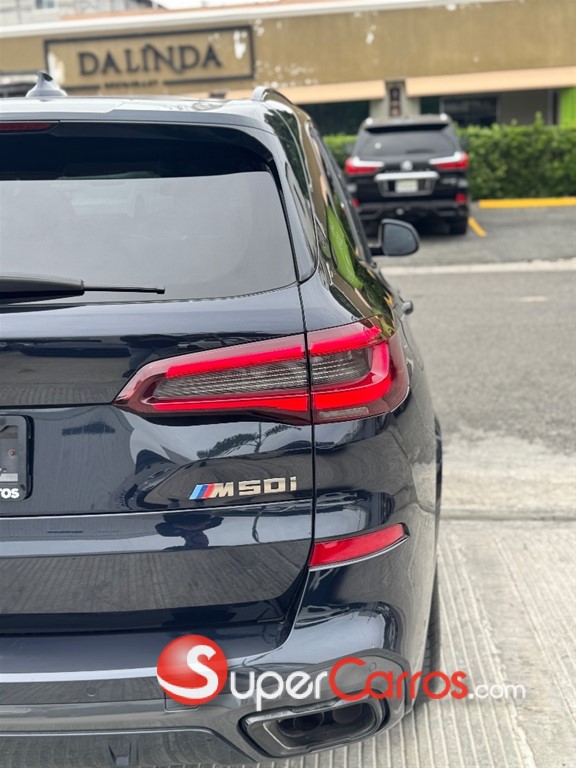 2021 BMW X 5 M Performance X-DRIVE 50i — foto 9 / 12