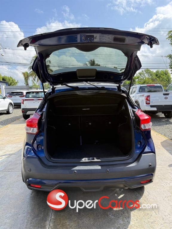 2020 Nissan Kicks SR — foto 11 / 12