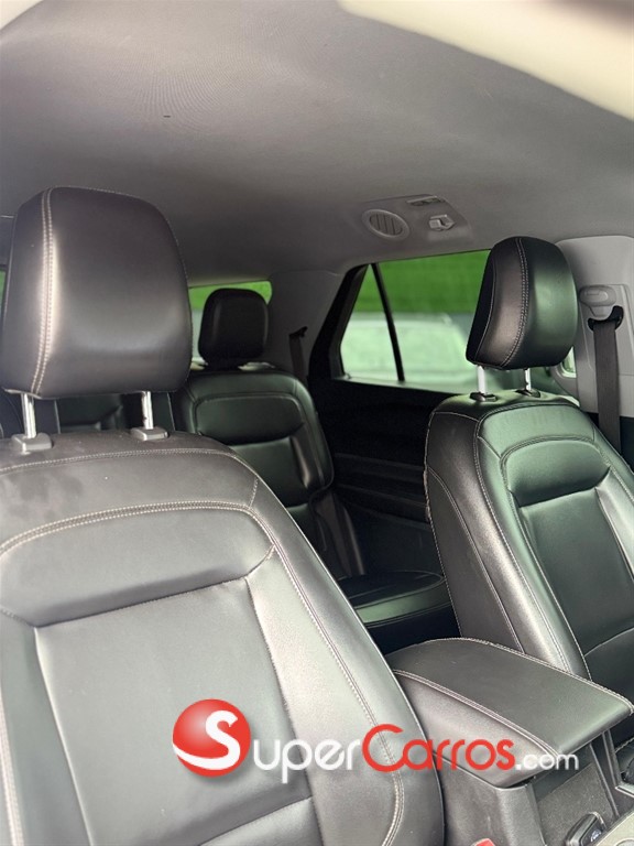 2021 Ford Explorer XLT 4WD — foto 6 / 7