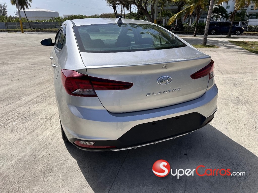 2021 Hyundai Elantra — foto 8 / 12
