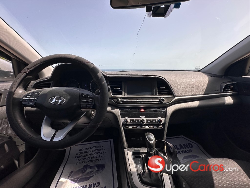 2021 Hyundai Elantra — foto 10 / 12