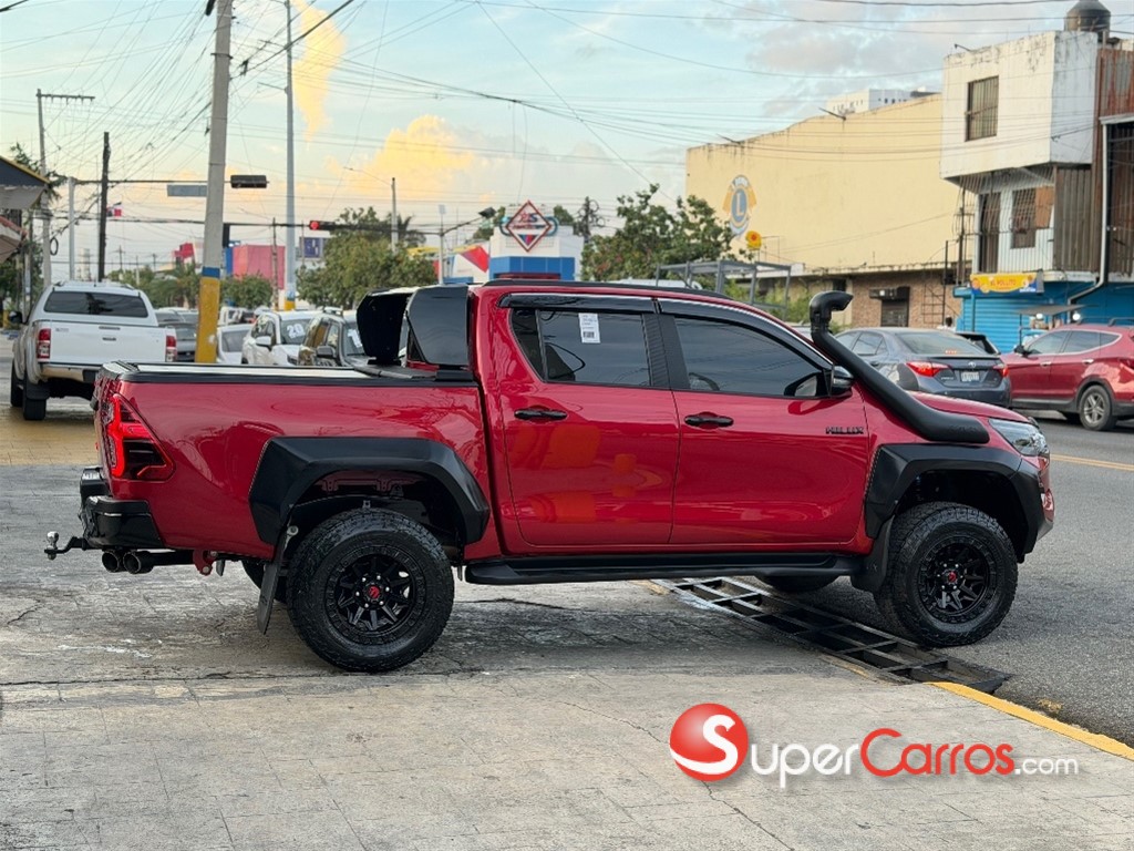 2020 Toyota Hilux SRV — foto 8 / 12