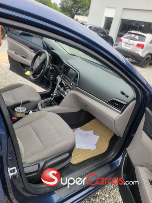 2020 Hyundai Elantra — foto 8 / 12