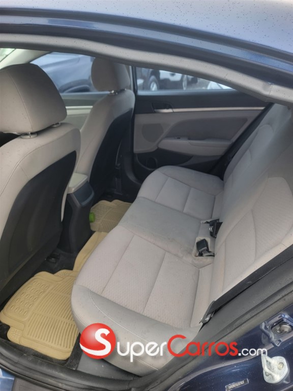 2020 Hyundai Elantra — foto 9 / 12