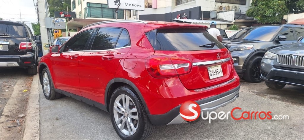 2016 Mercedes-Benz Clase GLA 180 — foto 4 / 10