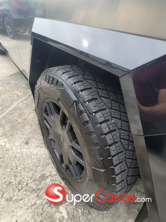 2024 Tesla CyberTruck — foto 2 / 9