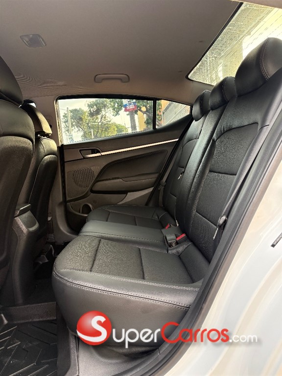 2020 Hyundai Elantra SEL — foto 6 / 9