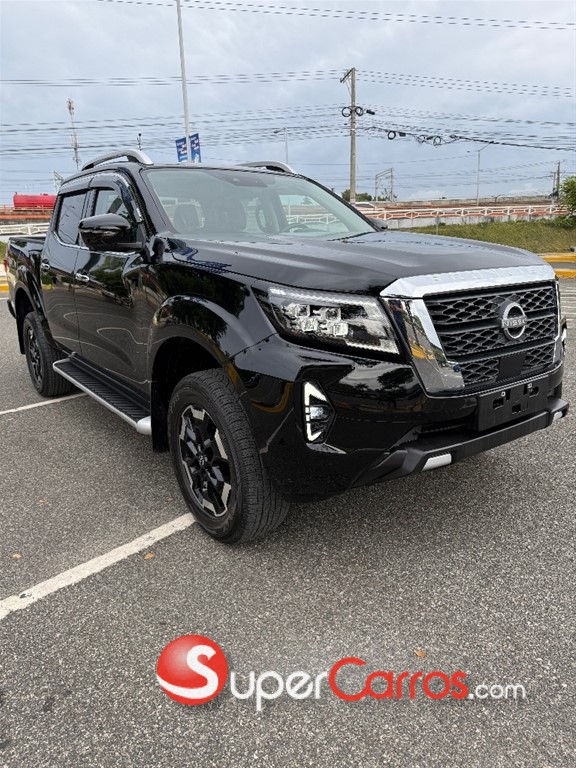 2025 Nissan Frontier LE — foto 2 / 12