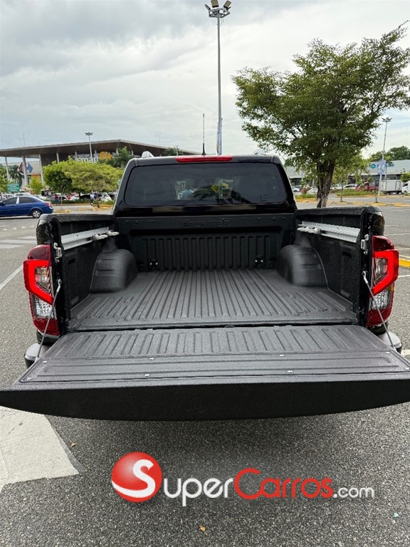 2025 Nissan Frontier LE — foto 6 / 12