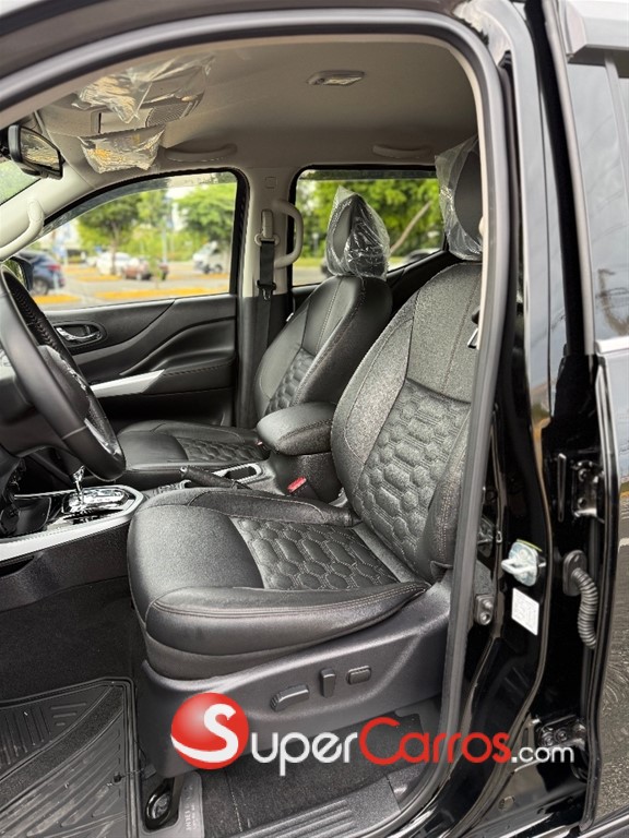 2025 Nissan Frontier LE — foto 9 / 12