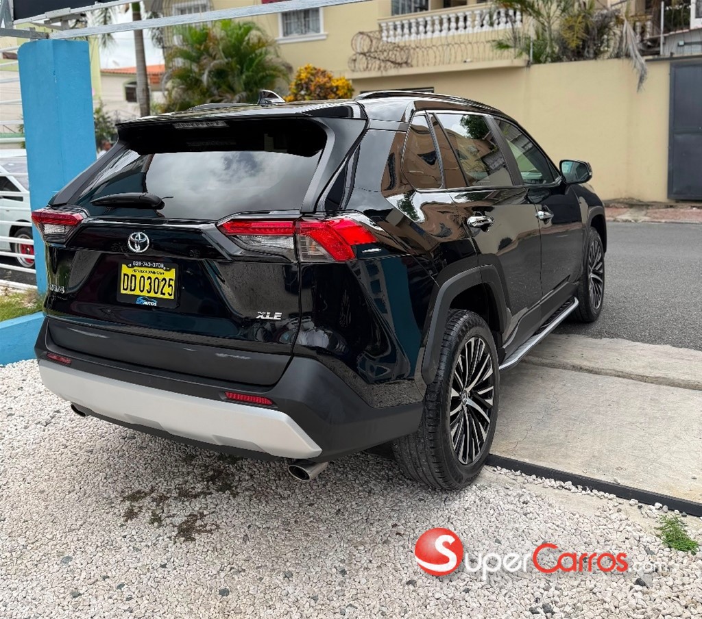 2023 Toyota RAV4 XLE Premium — foto 4 / 9