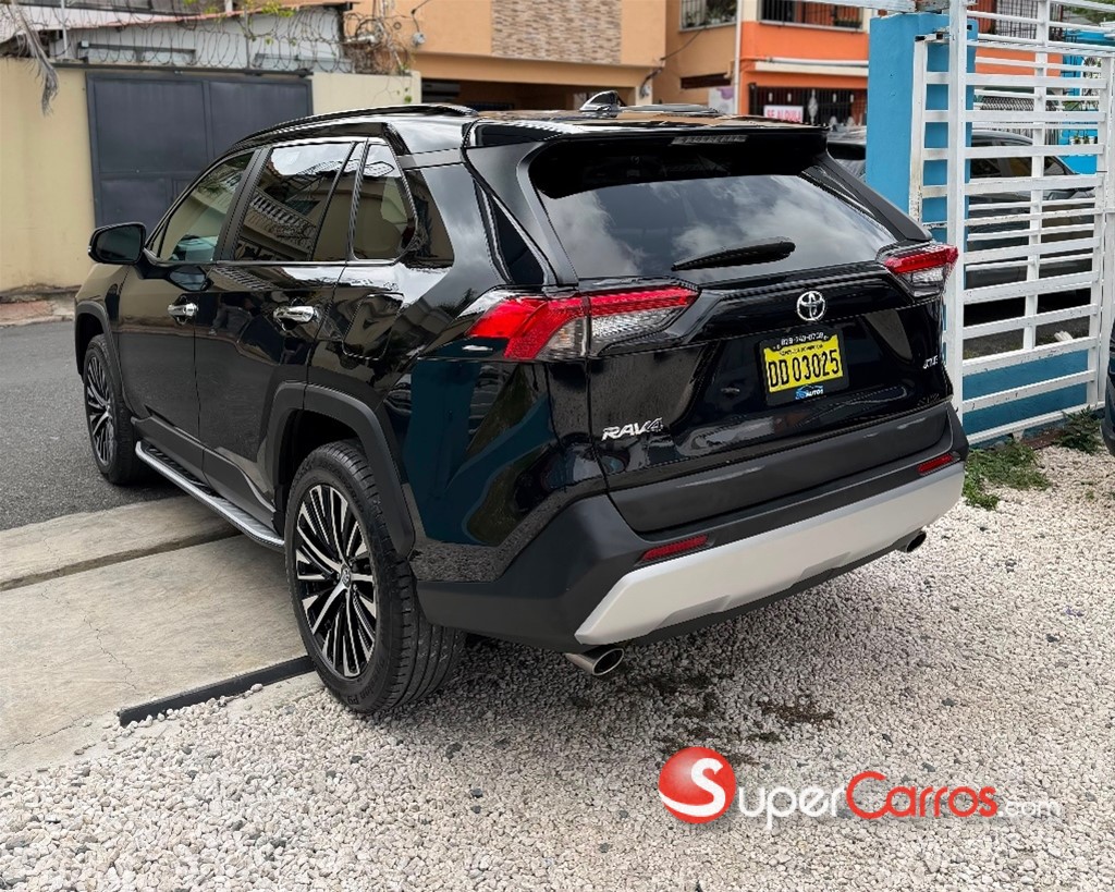 2023 Toyota RAV4 XLE Premium — foto 5 / 9