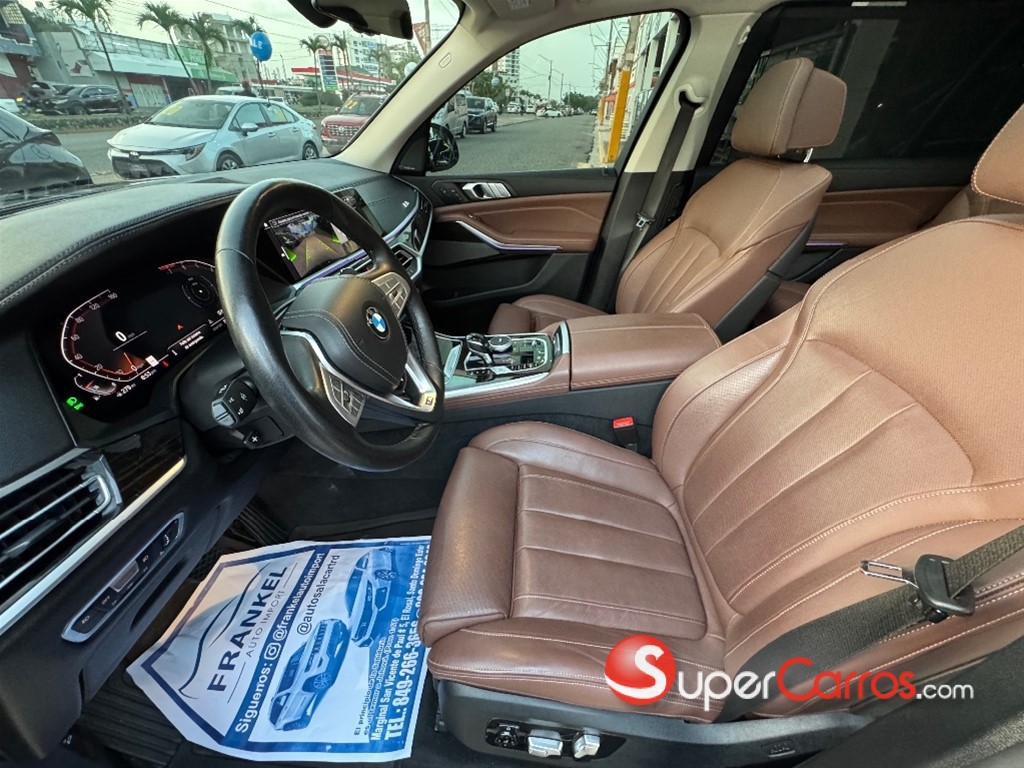 2020 BMW X 7 xDrive 40i Mpackage — foto 7 / 9