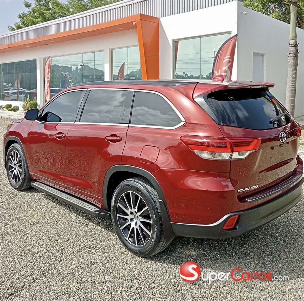 2017 Toyota Highlander SE — foto 4 / 9
