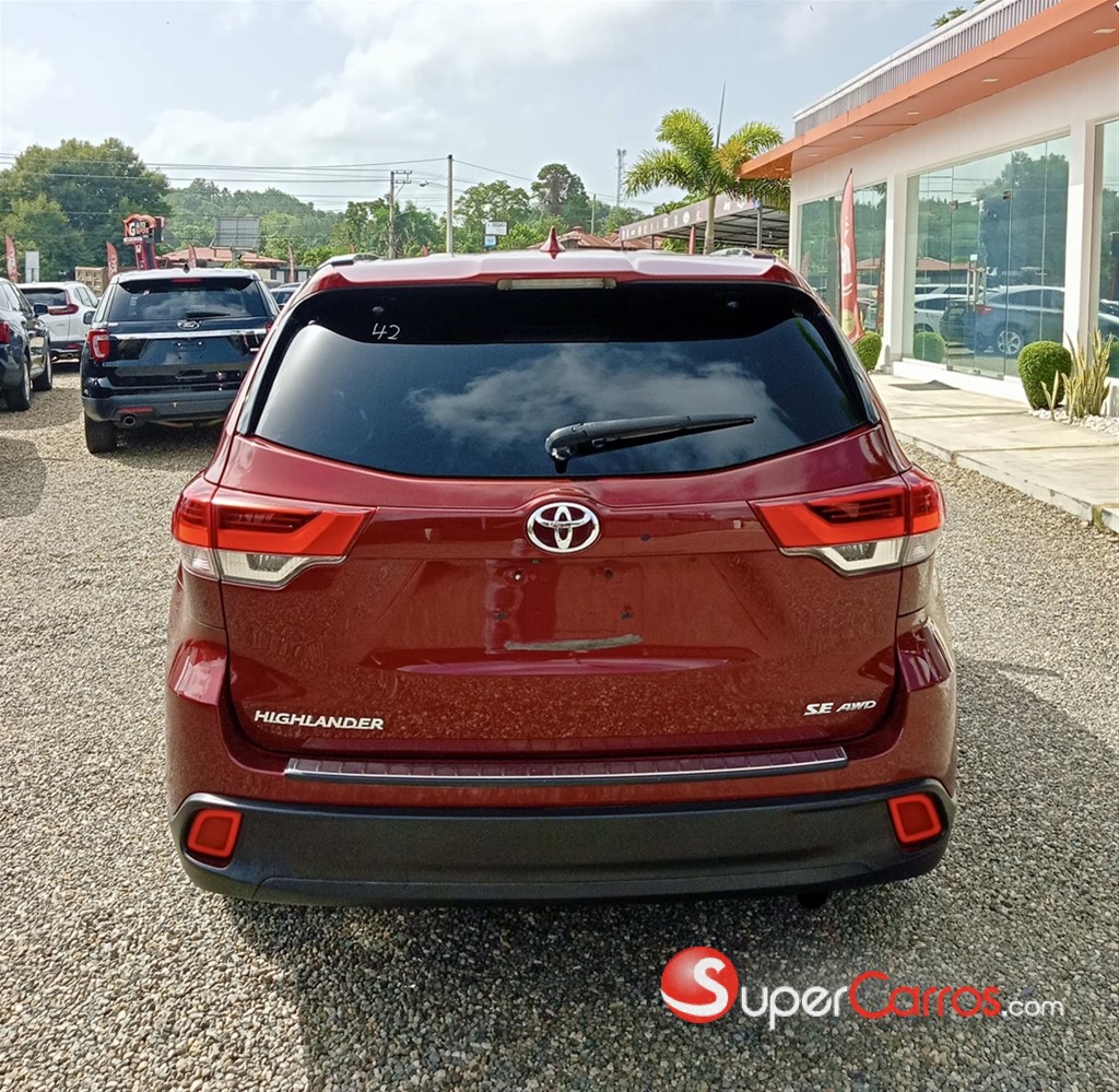 2017 Toyota Highlander SE — foto 5 / 9