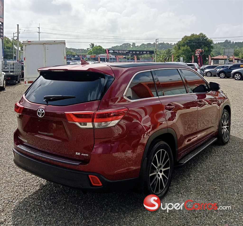 2017 Toyota Highlander SE — foto 6 / 9