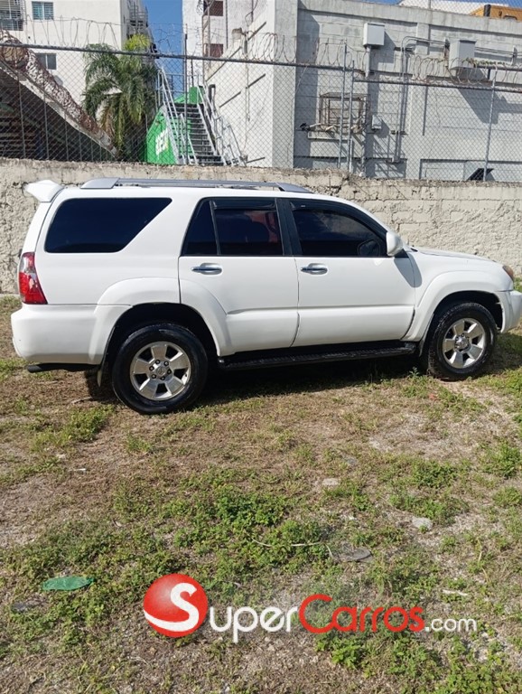 2007 Toyota 4 Runner SR5 Adventure — foto 2 / 10