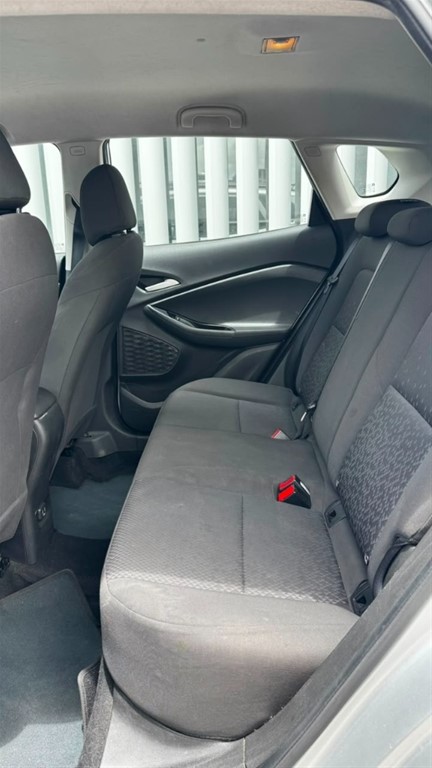 2023 Chevrolet Tracker LS — foto 6 / 7