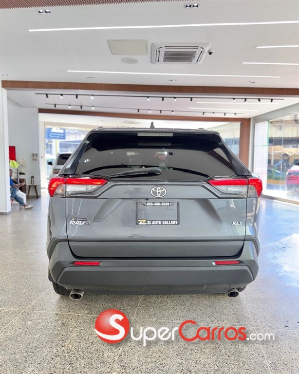 2020 Toyota RAV4 XLE Premium — foto 3 / 12