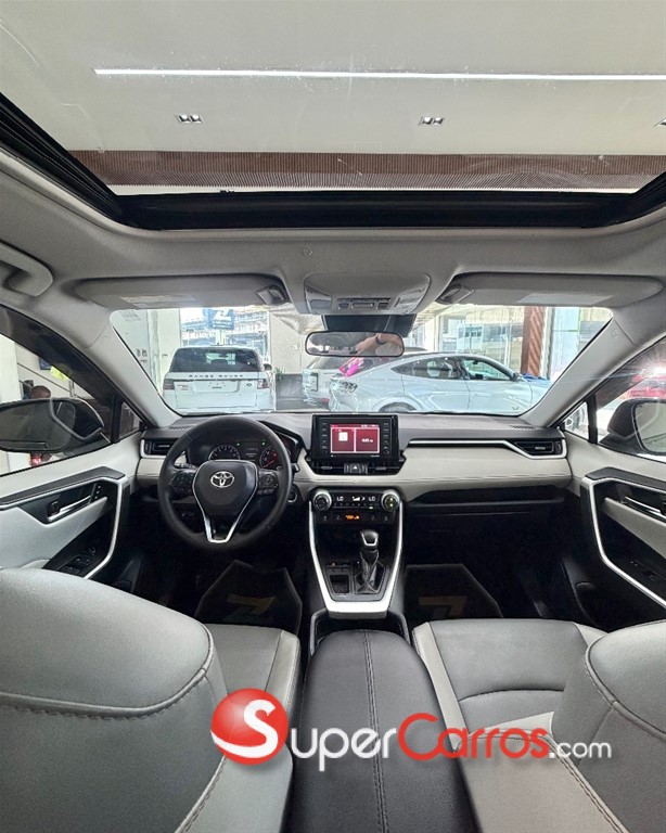 2020 Toyota RAV4 XLE Premium — foto 8 / 12