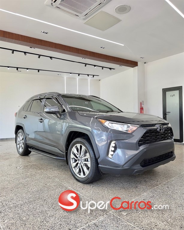 2020 Toyota RAV4 XLE Premium — foto 9 / 12