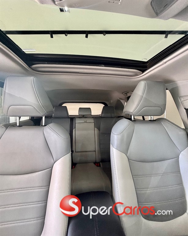 2020 Toyota RAV4 XLE Premium — foto 10 / 12