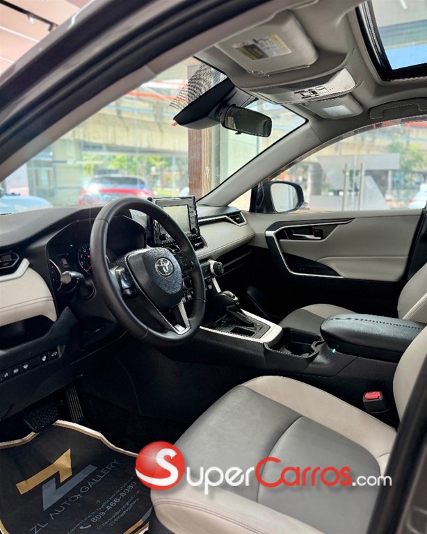 2020 Toyota RAV4 XLE Premium — foto 11 / 12