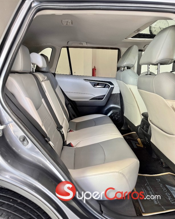 2020 Toyota RAV4 XLE Premium — foto 12 / 12