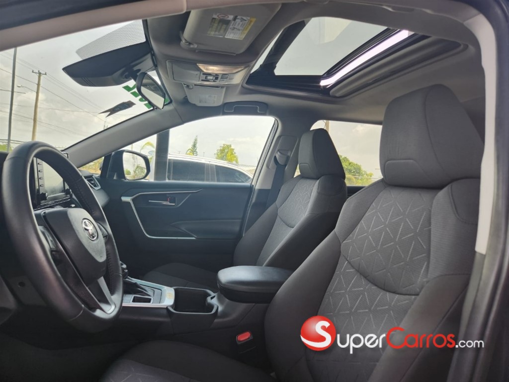 2022 Toyota RAV4 XLE — foto 10 / 12