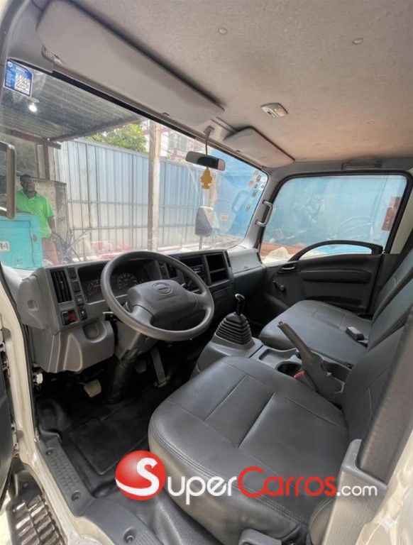 2018 Isuzu NPR 14 pies — foto 4 / 6