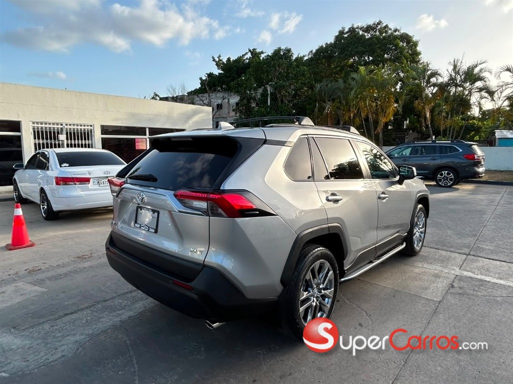 2020 Toyota RAV4 XLE — foto 2 / 11