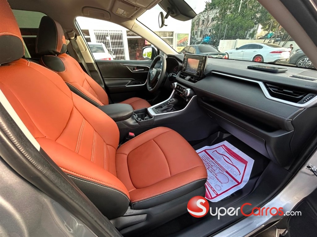 2020 Toyota RAV4 XLE — foto 3 / 11