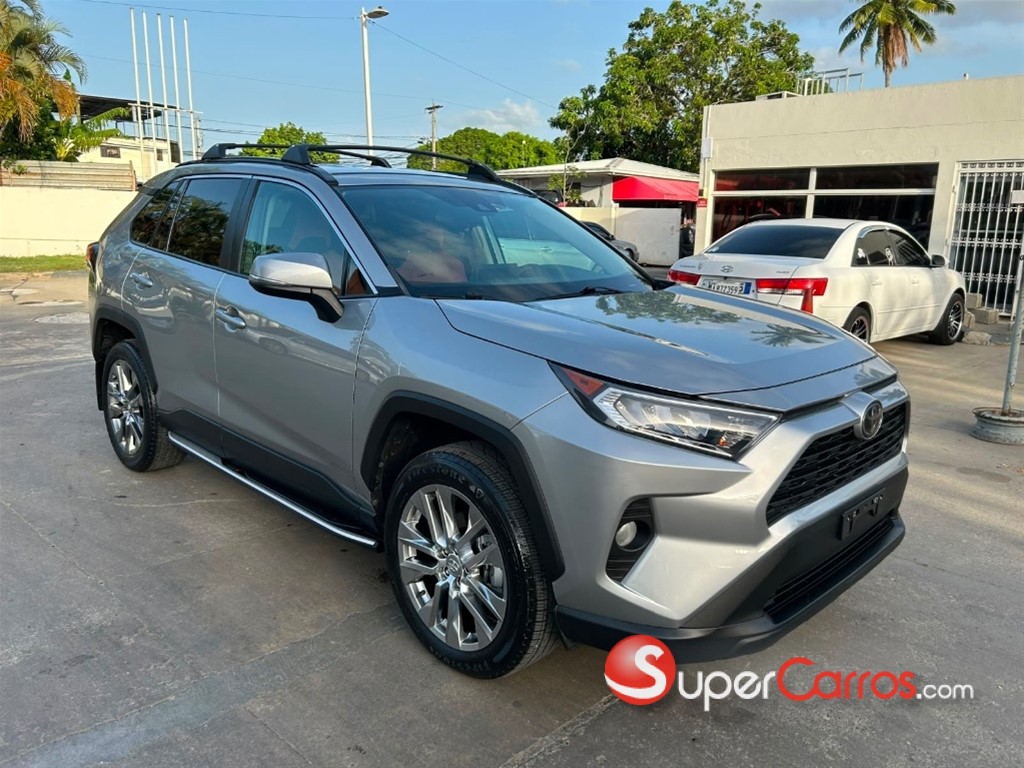 2020 Toyota RAV4 XLE — foto 4 / 11