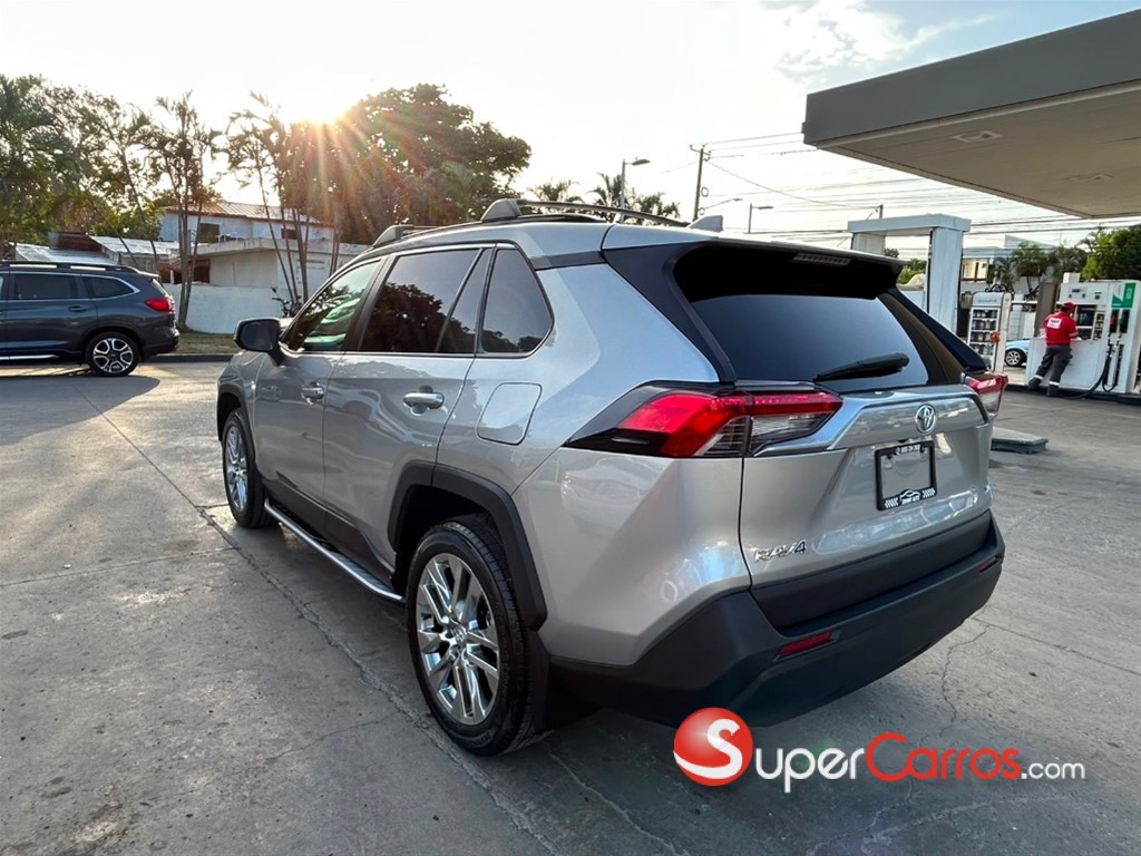 2020 Toyota RAV4 XLE — foto 9 / 11