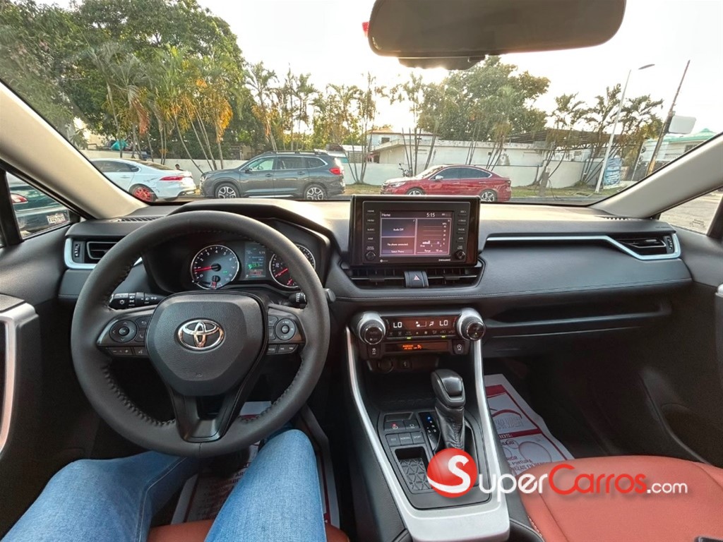 2020 Toyota RAV4 XLE — foto 10 / 11