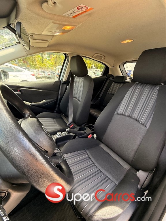 2021 Mazda 2 — foto 3 / 8