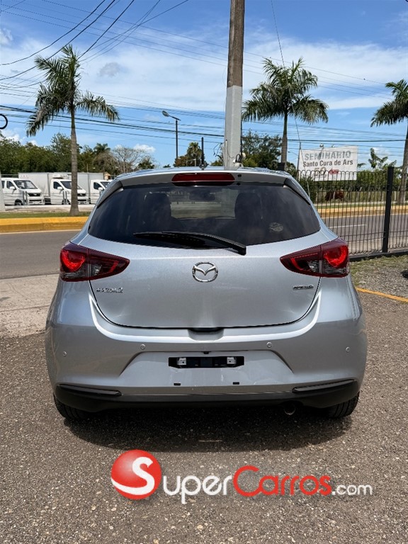 2021 Mazda 2 — foto 7 / 8