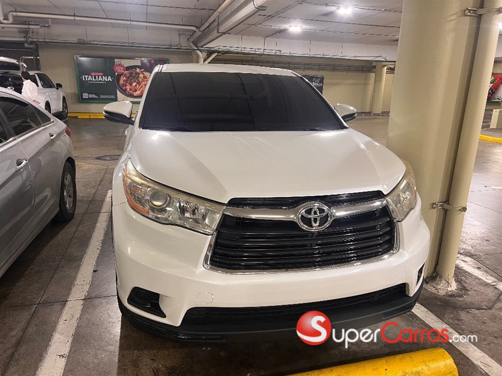 2016 Toyota Highlander LE — foto 2 / 9