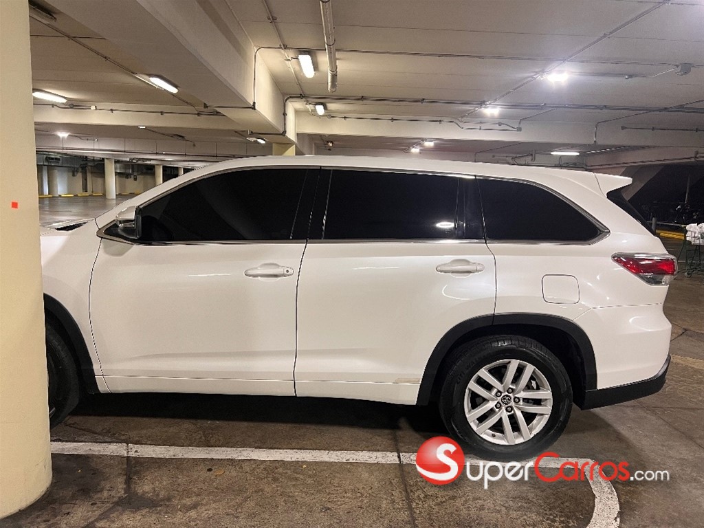 2016 Toyota Highlander LE — foto 3 / 9