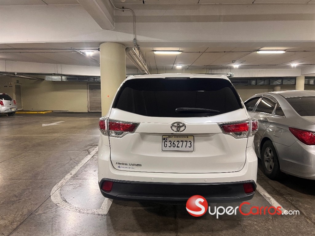2016 Toyota Highlander LE — foto 4 / 9