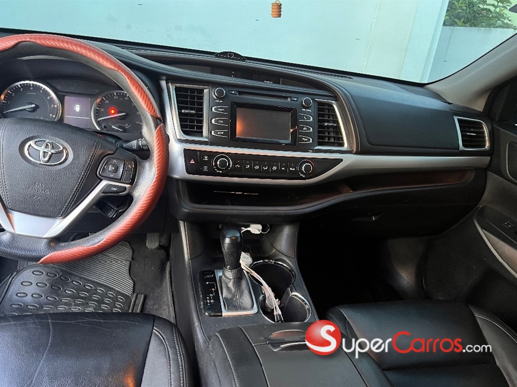 2016 Toyota Highlander LE — foto 7 / 9